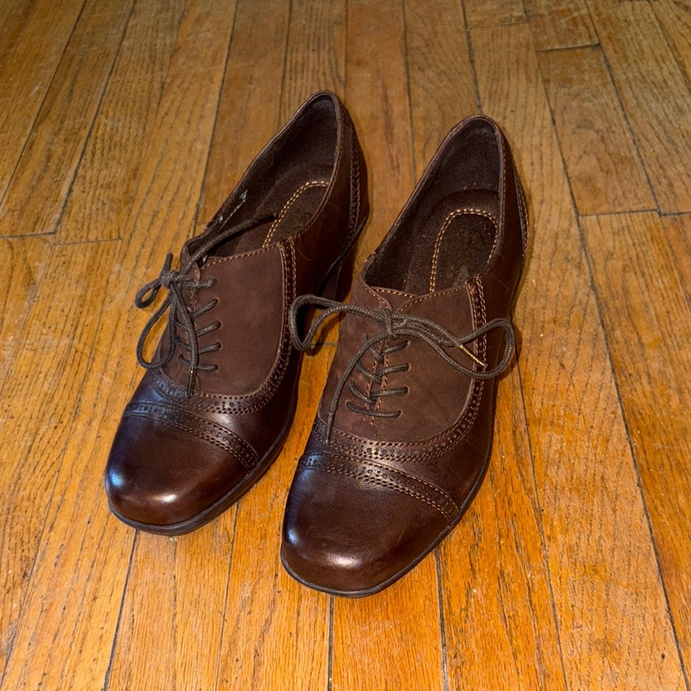 Classic Brown Leather Women's Oxford Shoes